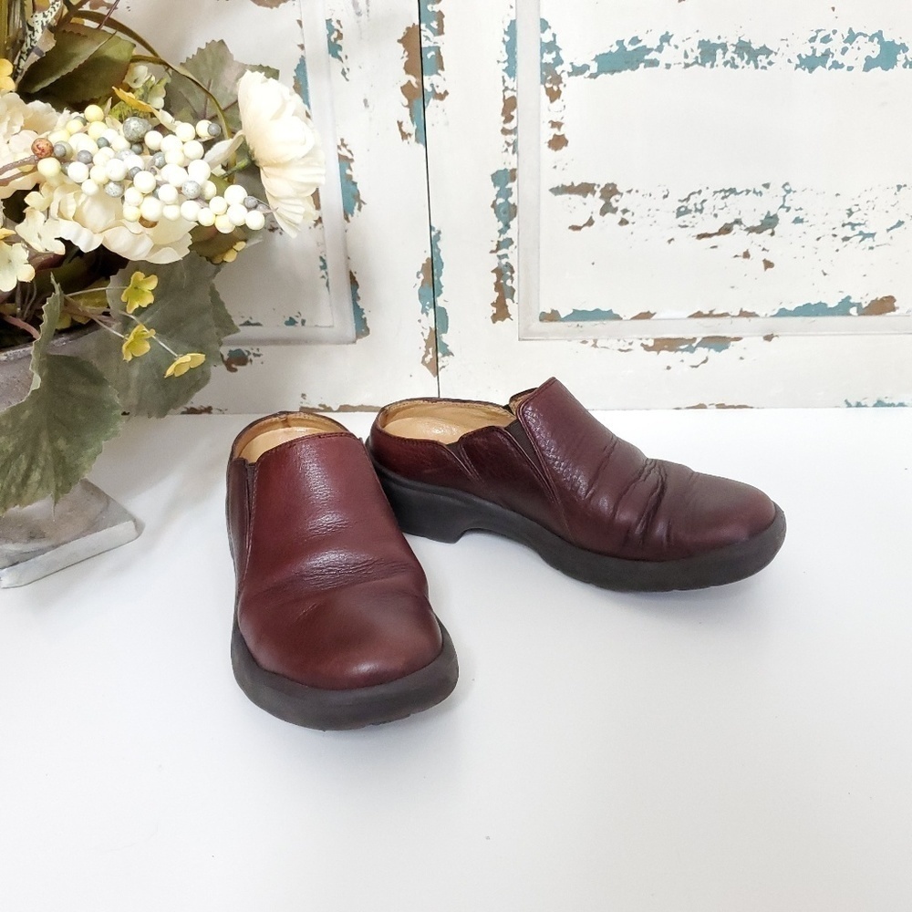 Supremes by Soft spot leather mules size 7M